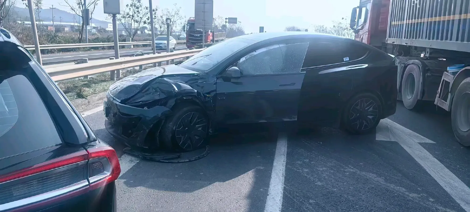 2025 Tesla Model Y L BEV,autocango,china used car exporter,china ev exporter,chinese used car exporter,chinese used ev exporter