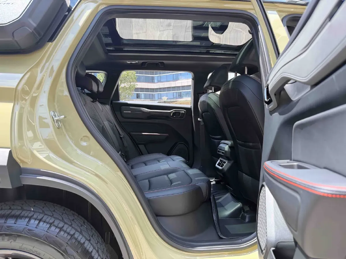 2025 Geely Cowboy 1.5T 181HP L4 7DCT,autocango,china used car exporter,china ev exporter,chinese used car exporter,chinese used ev exporter