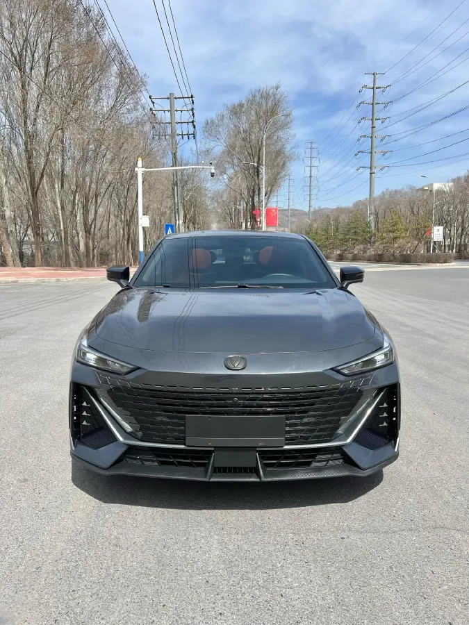 2022 ChangAn UNI-V 1.5T 188HP L4 7DCT,autocango,china used car exporter,china ev exporter,chinese used car exporter,chinese used ev exporter