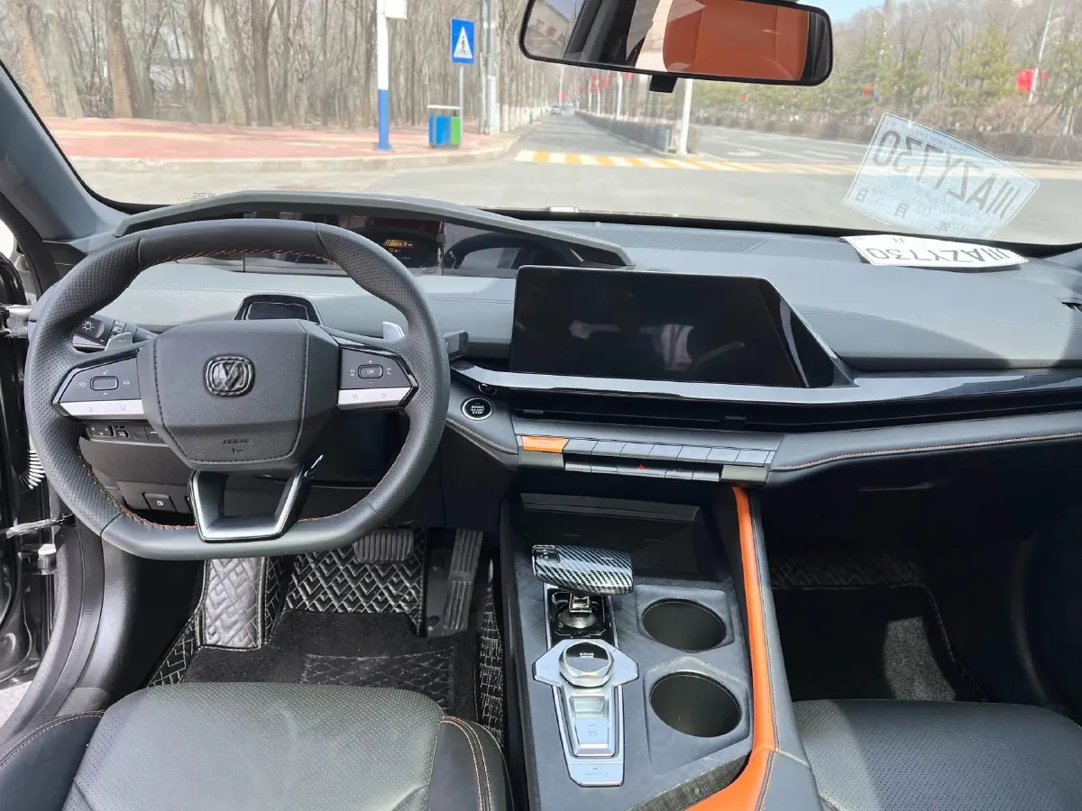 2022 ChangAn UNI-V 1.5T 188HP L4 7DCT,autocango,china used car exporter,china ev exporter,chinese used car exporter,chinese used ev exporter