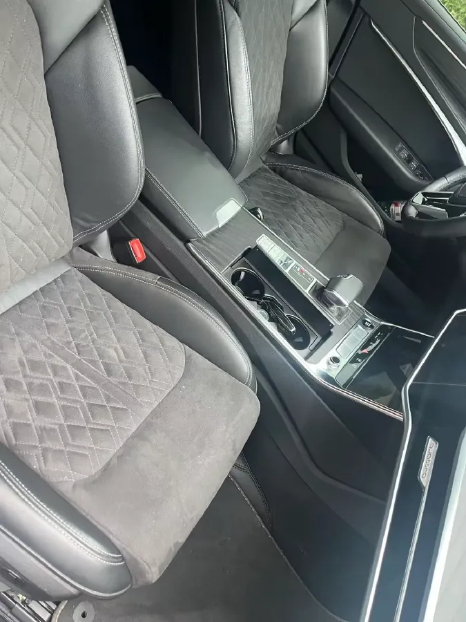 2024 Audi A6L 2.0T 245HP L4 7DCT,autocango,china used car exporter,china ev exporter,chinese used car exporter,chinese used ev exporter