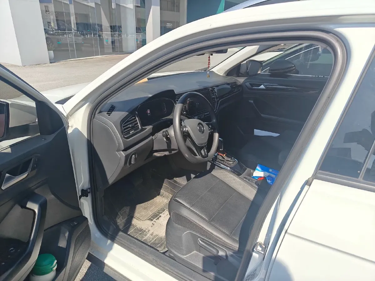 2020 Volkswagen T-Roc 1.4T 150HP L4 7DCT,autocango,china used car exporter,china ev exporter,chinese used car exporter,chinese used ev exporter