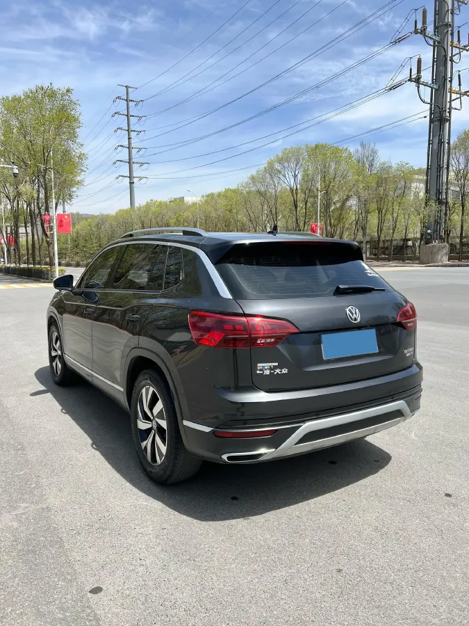 2019 Jeep Cherokee 2.0T 234HP L4 9AT,autocango,china used car exporter,china ev exporter,chinese used car exporter,chinese used ev exporter