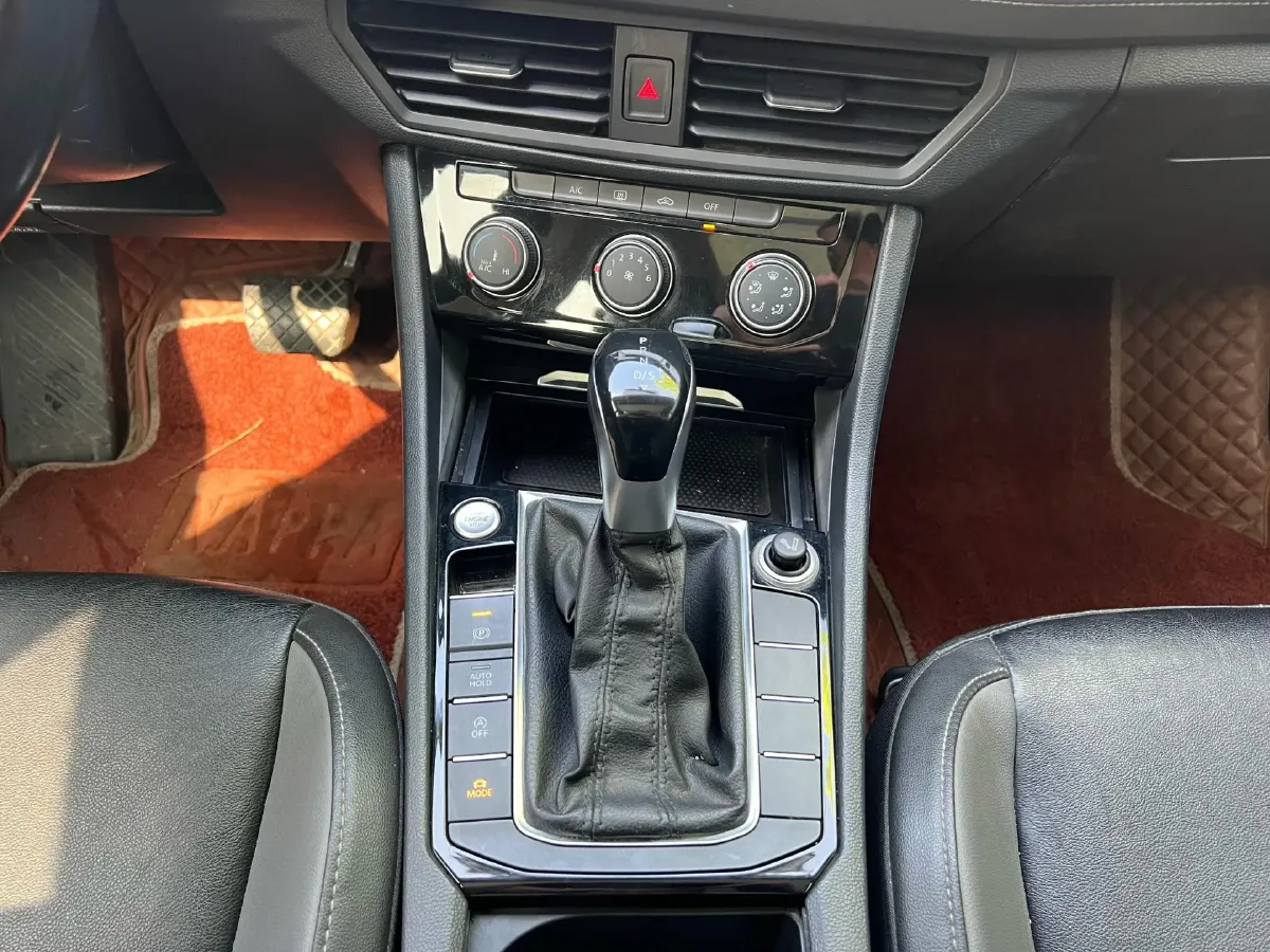 2019 Jeep Renegade 1.3T 173HP L4 7DCT,autocango,china used car exporter,china ev exporter,chinese used car exporter,chinese used ev exporter