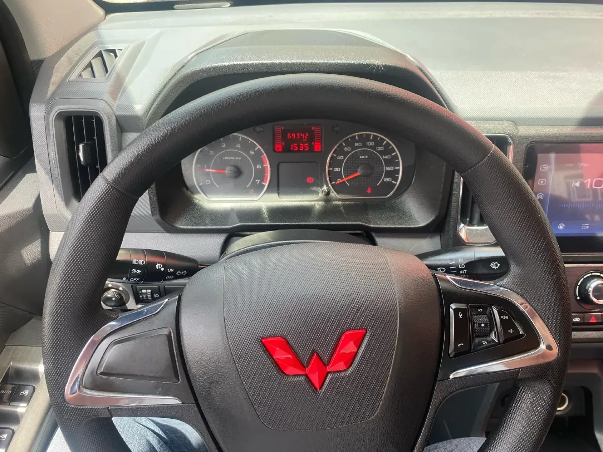 2021 WuLing ZhentTu 1.5L 99HP L4 5MT,autocango,china used car exporter,china ev exporter,chinese used car exporter,chinese used ev exporter