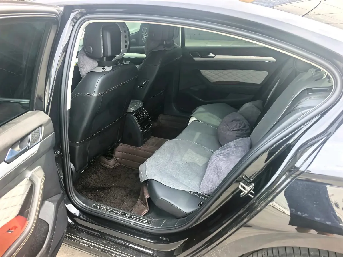 2024 Volkswagen Magotan 2.0T 186HP L4 7DCT,autocango,china used car exporter,china ev exporter,chinese used car exporter,chinese used ev exporter