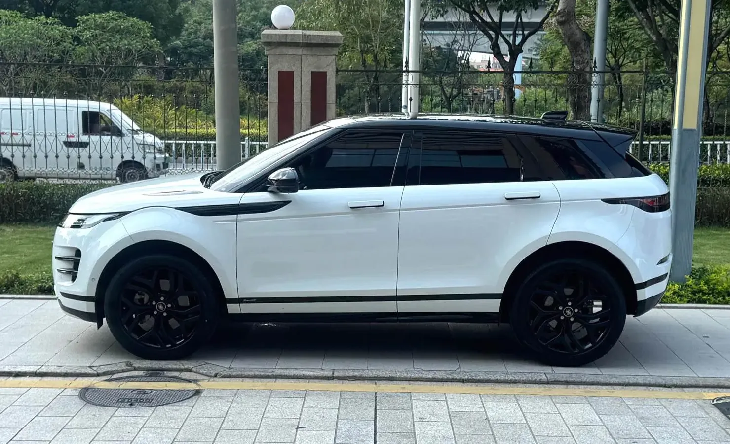 2020 Land Rover Range Rover Evoque 2.0T 249HP L4 9AT,autocango,china used car exporter,china ev exporter,chinese used car exporter,chinese used ev exporter