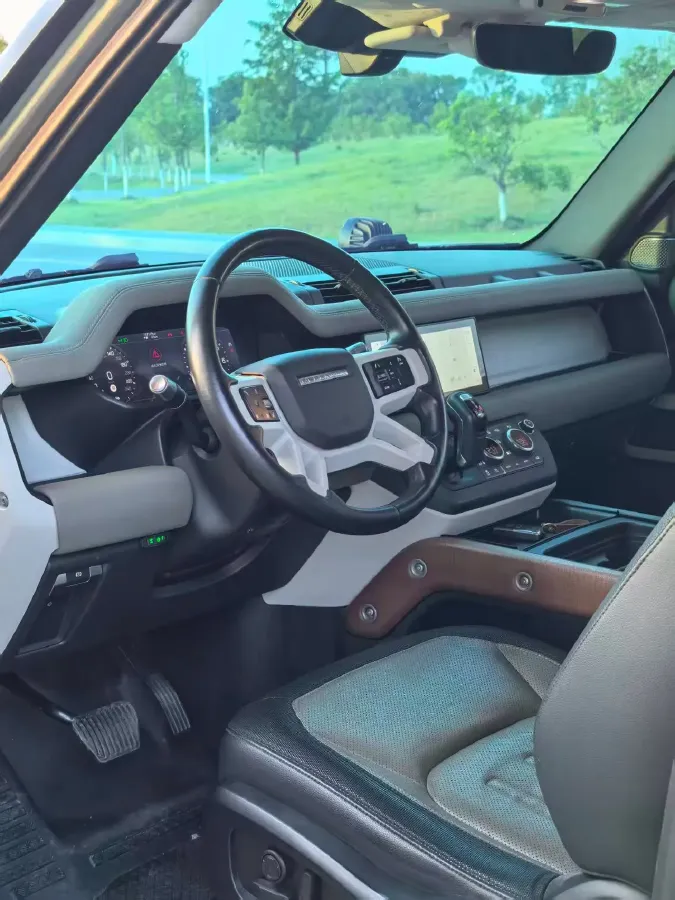 2021 Land Rover Defender 3.0T 400HP L6 8AT,autocango,china used car exporter,china ev exporter,chinese used car exporter,chinese used ev exporter