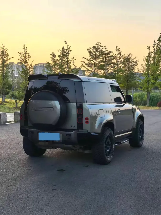 2021 Land Rover Defender 3.0T 400HP L6 8AT,autocango,china used car exporter,china ev exporter,chinese used car exporter,chinese used ev exporter
