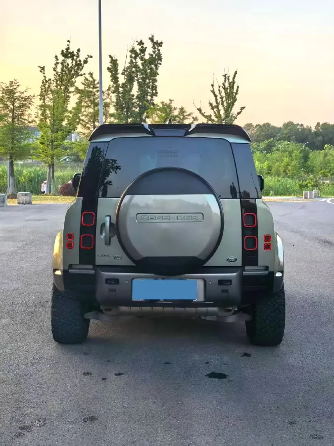 2021 Land Rover Defender 3.0T 400HP L6 8AT,autocango,china used car exporter,china ev exporter,chinese used car exporter,chinese used ev exporter