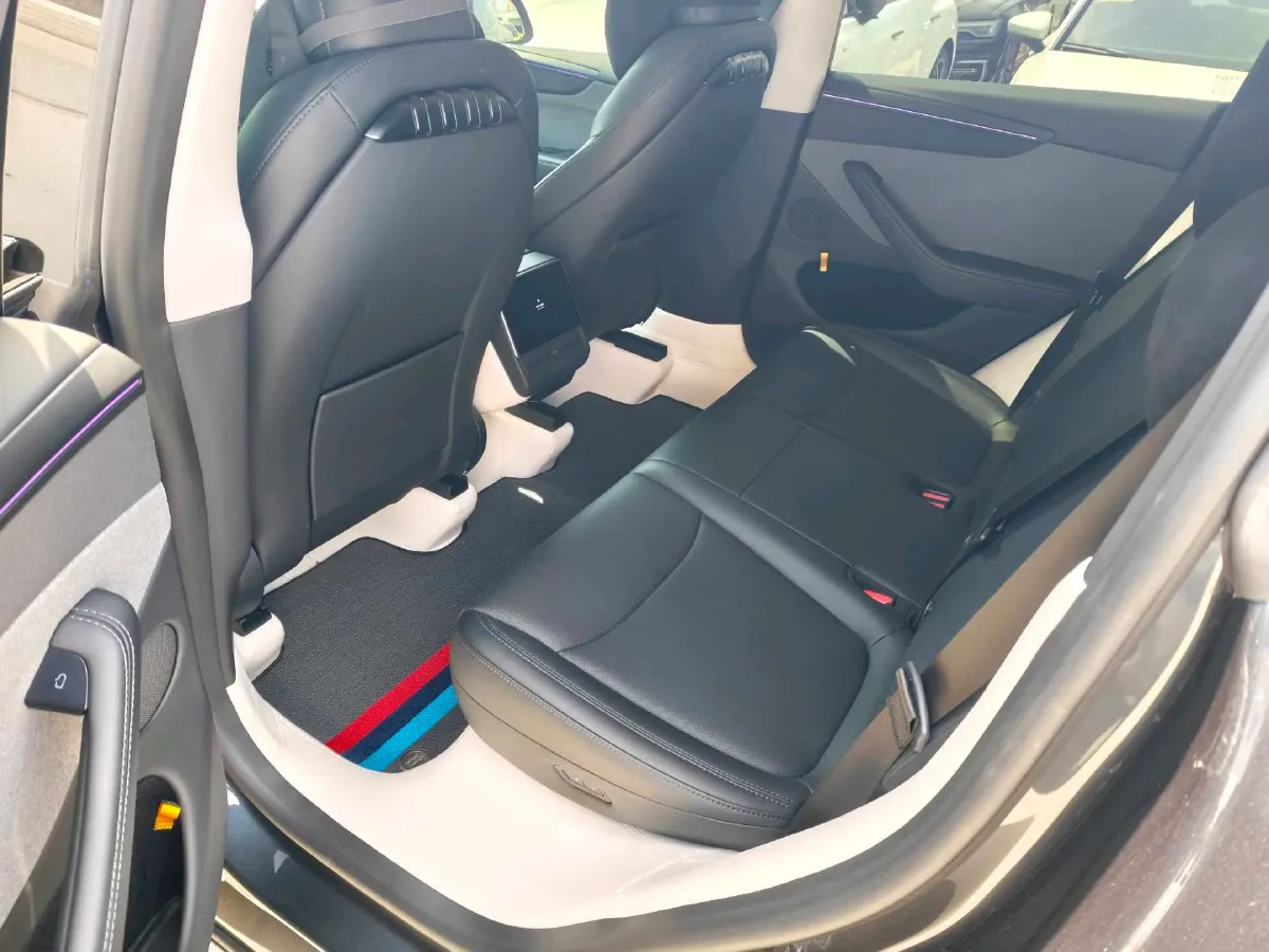 2025 Tesla Model Y BEV 62.5KWH,autocango,china used car exporter,china ev exporter,chinese used car exporter,chinese used ev exporter
