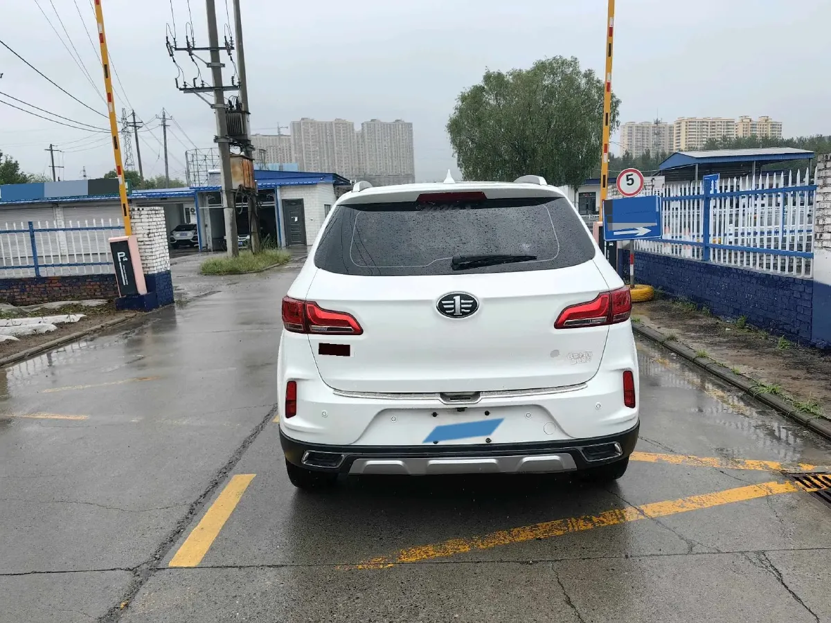 2017 Bestune X40 1.6L 114HP L4 5MT,autocango,china used car exporter,china ev exporter,chinese used car exporter,chinese used ev exporter