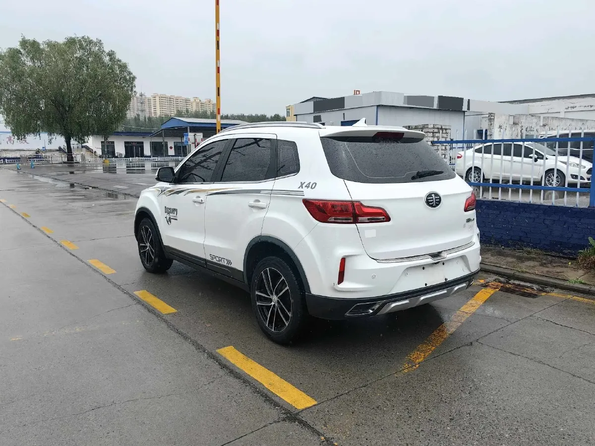 2017 Bestune X40 1.6L 114HP L4 5MT,autocango,china used car exporter,china ev exporter,chinese used car exporter,chinese used ev exporter