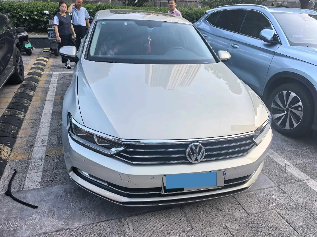2019 Volkswagen Magotan 2.0T 186HP L4 7DCT,autocango,china used car exporter,china ev exporter,chinese used car exporter,chinese used ev exporter
