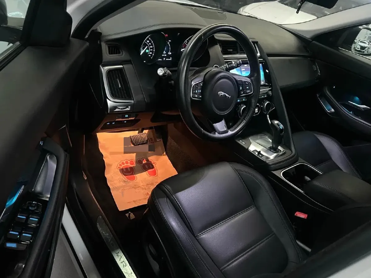 2018 Jaguar E-PACE 2.0T 249HP L4 9AT,autocango,china used car exporter,china ev exporter,chinese used car exporter,chinese used ev exporter