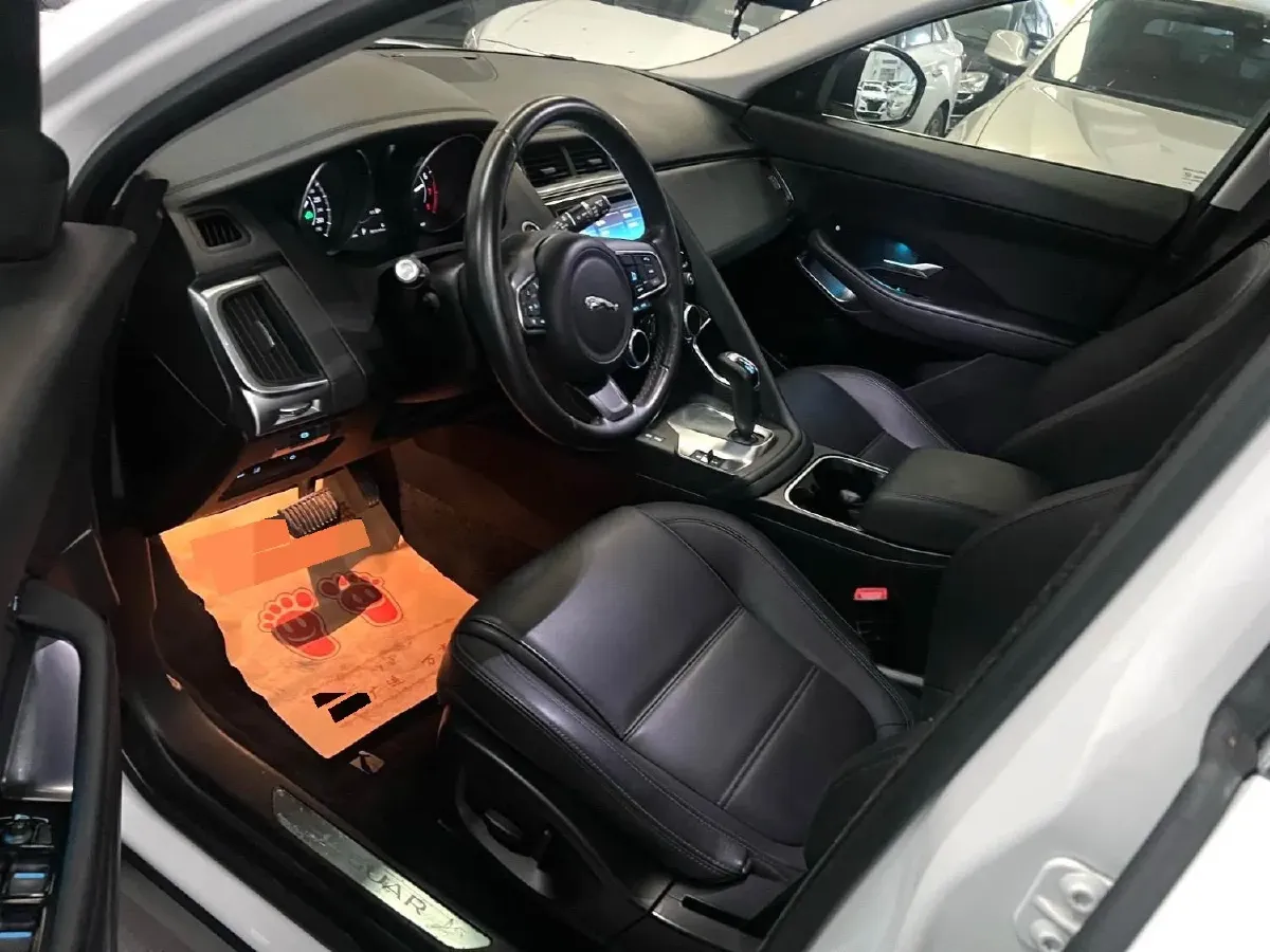 2018 Jaguar E-PACE 2.0T 249HP L4 9AT,autocango,china used car exporter,china ev exporter,chinese used car exporter,chinese used ev exporter