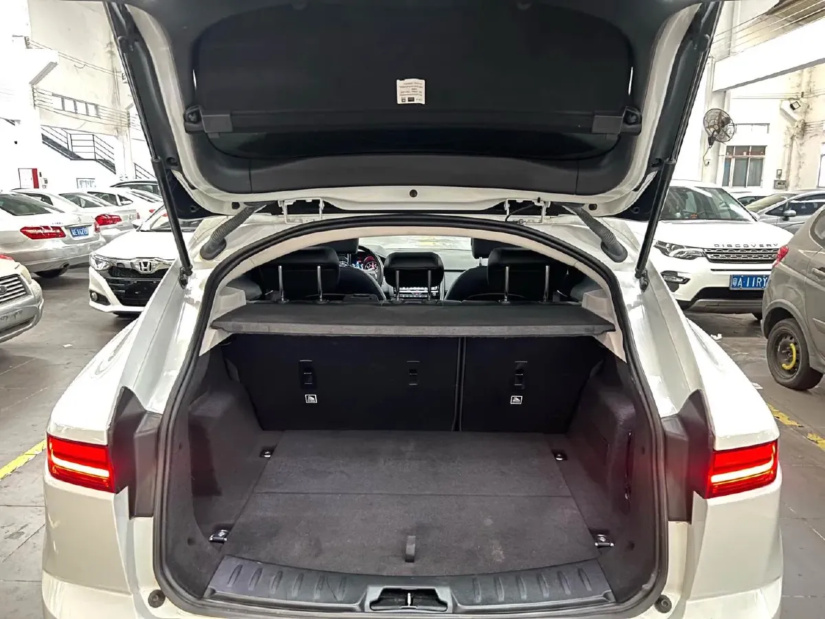 2018 Jaguar E-PACE 2.0T 249HP L4 9AT,autocango,china used car exporter,china ev exporter,chinese used car exporter,chinese used ev exporter