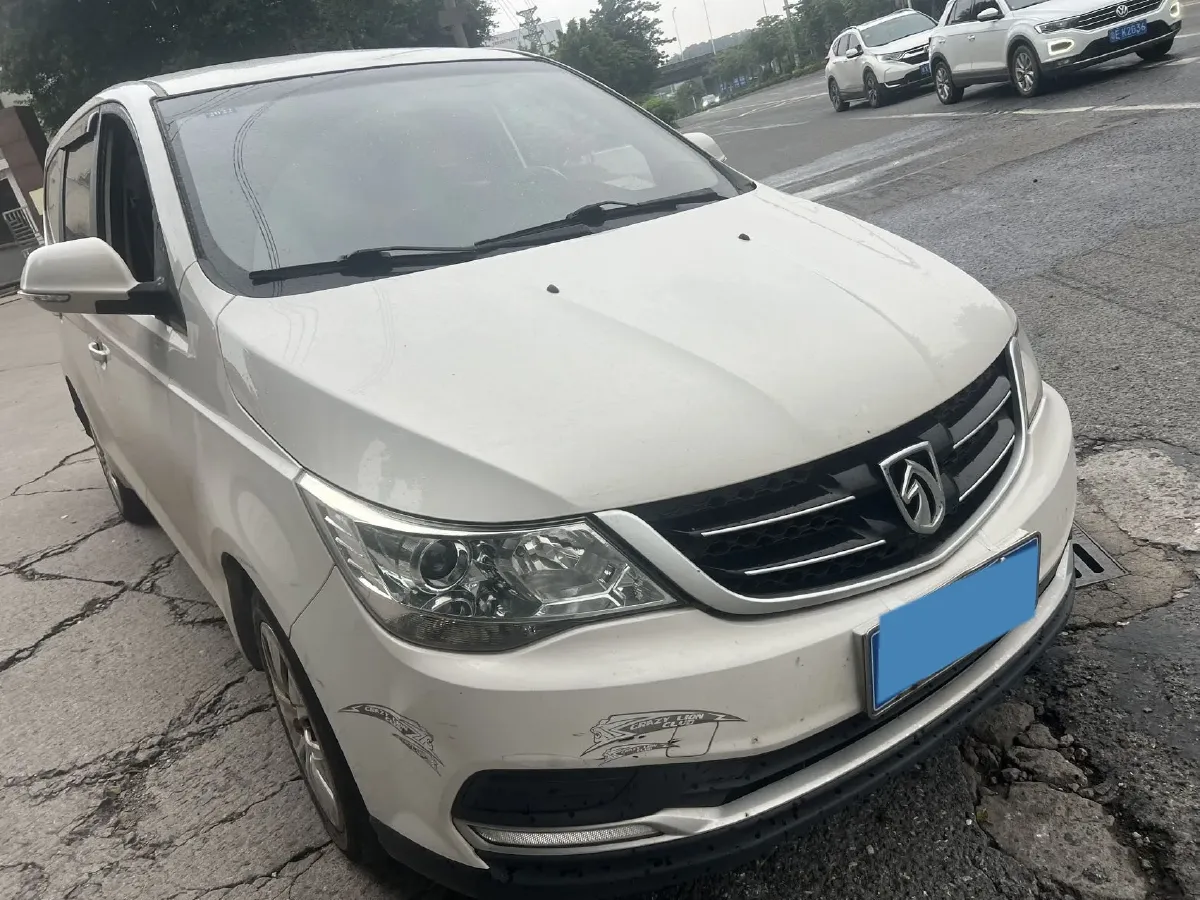 2019 BaoJun 730 1.5L 105HP L4 6MT,autocango,china used car exporter,china ev exporter,chinese used car exporter,chinese used ev exporter