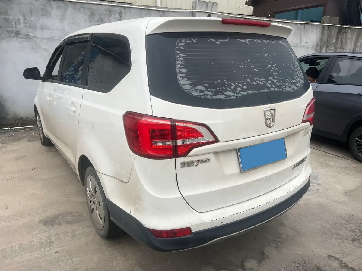 2019 BaoJun 730 1.5L 105HP L4 6MT,autocango,china used car exporter,china ev exporter,chinese used car exporter,chinese used ev exporter