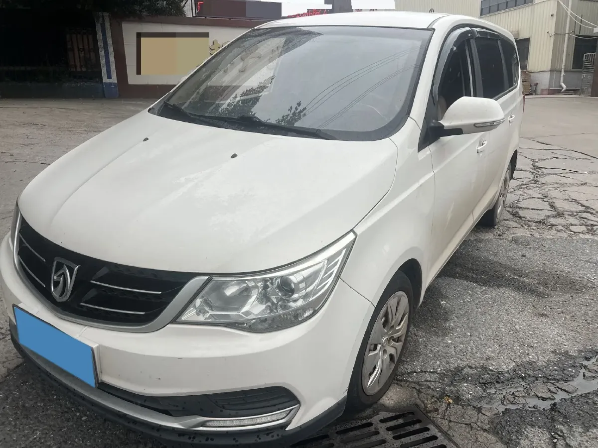 2019 BaoJun 730 1.5L 105HP L4 6MT,autocango,china used car exporter,china ev exporter,chinese used car exporter,chinese used ev exporter