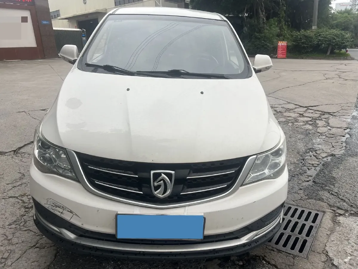 2019 BaoJun 730 1.5L 105HP L4 6MT,autocango,china used car exporter,china ev exporter,chinese used car exporter,chinese used ev exporter