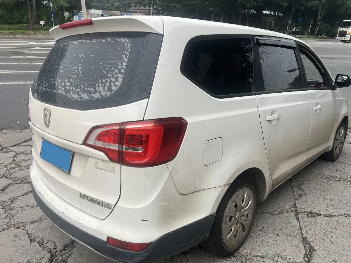 2019 BaoJun 730 1.5L 105HP L4 6MT,autocango,china used car exporter,china ev exporter,chinese used car exporter,chinese used ev exporter