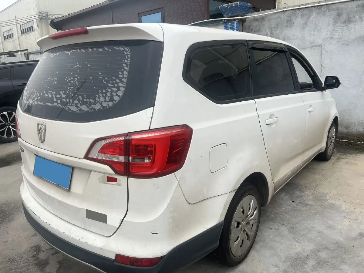 2019 BaoJun 730 1.5L 105HP L4 6MT,autocango,china used car exporter,china ev exporter,chinese used car exporter,chinese used ev exporter