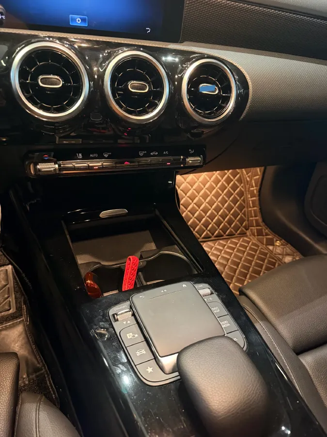 2021 Mercedes-Benz A Class 1.3T 163HP L4 7DCT,autocango,china used car exporter,china ev exporter,chinese used car exporter,chinese used ev exporter