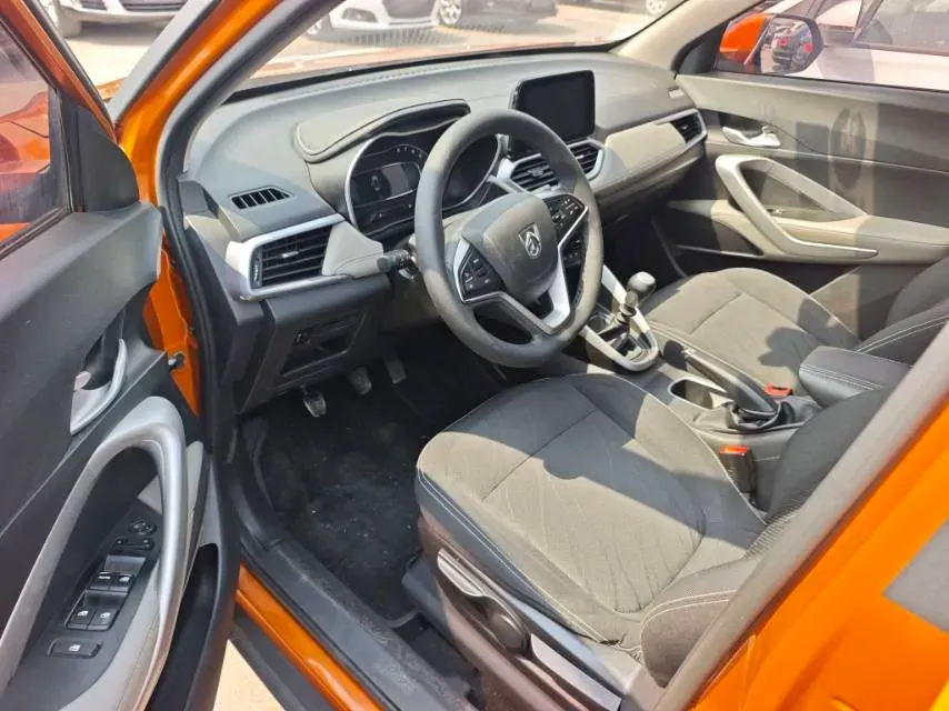 2019 BaoJun 730 1.5L 105HP L4 6MT,autocango,china used car exporter,china ev exporter,chinese used car exporter,chinese used ev exporter