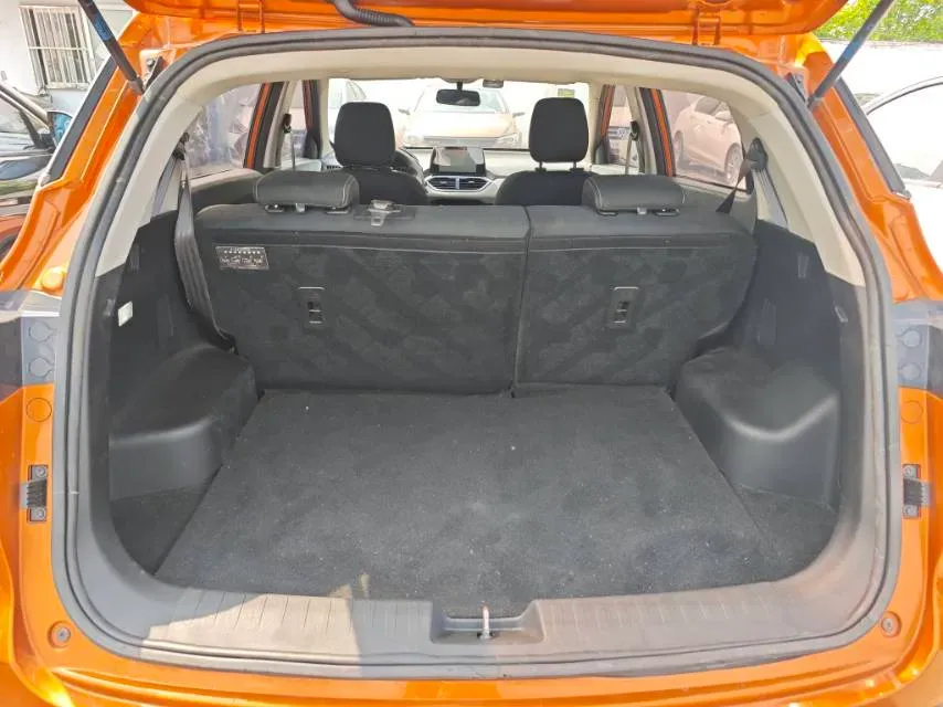 2019 BaoJun 730 1.5L 105HP L4 6MT,autocango,china used car exporter,china ev exporter,chinese used car exporter,chinese used ev exporter