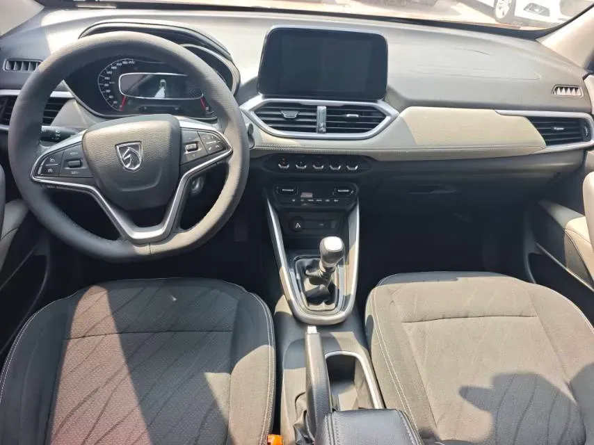 2019 BaoJun 730 1.5L 105HP L4 6MT,autocango,china used car exporter,china ev exporter,chinese used car exporter,chinese used ev exporter