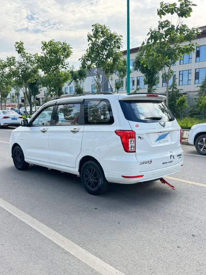 2018 WuLing HongGuang 1.5L 105HP L4 5MT,autocango,china used car exporter,china ev exporter,chinese used car exporter,chinese used ev exporter