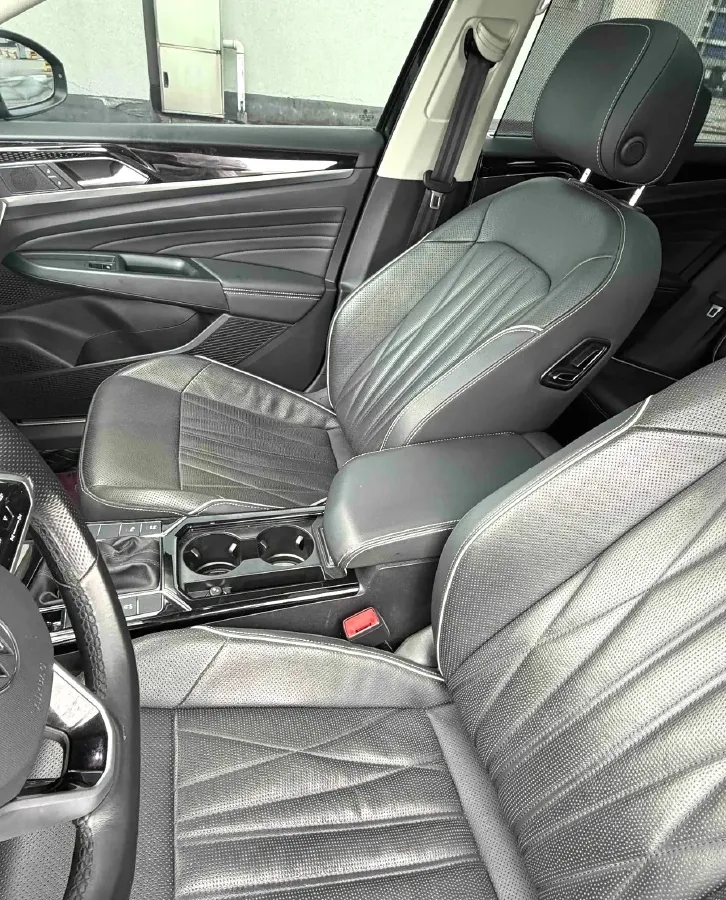 2023 Volkswagen Passat 2.0T 220HP L4 7DCT,autocango,china used car exporter,china ev exporter,chinese used car exporter,chinese used ev exporter