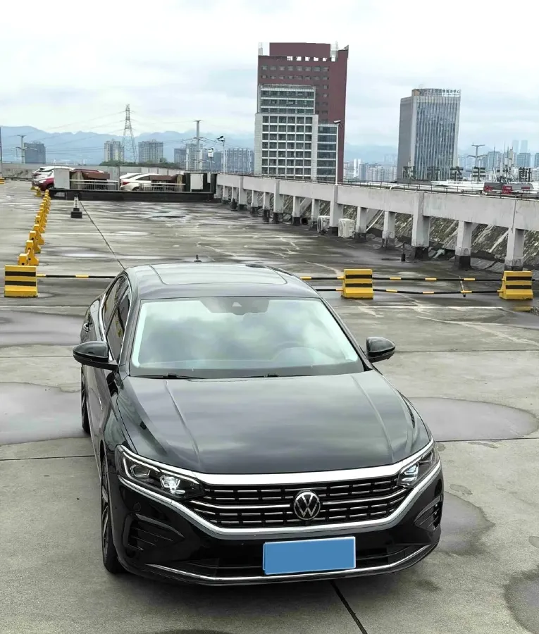 2023 Volkswagen Passat 2.0T 220HP L4 7DCT,autocango,china used car exporter,china ev exporter,chinese used car exporter,chinese used ev exporter
