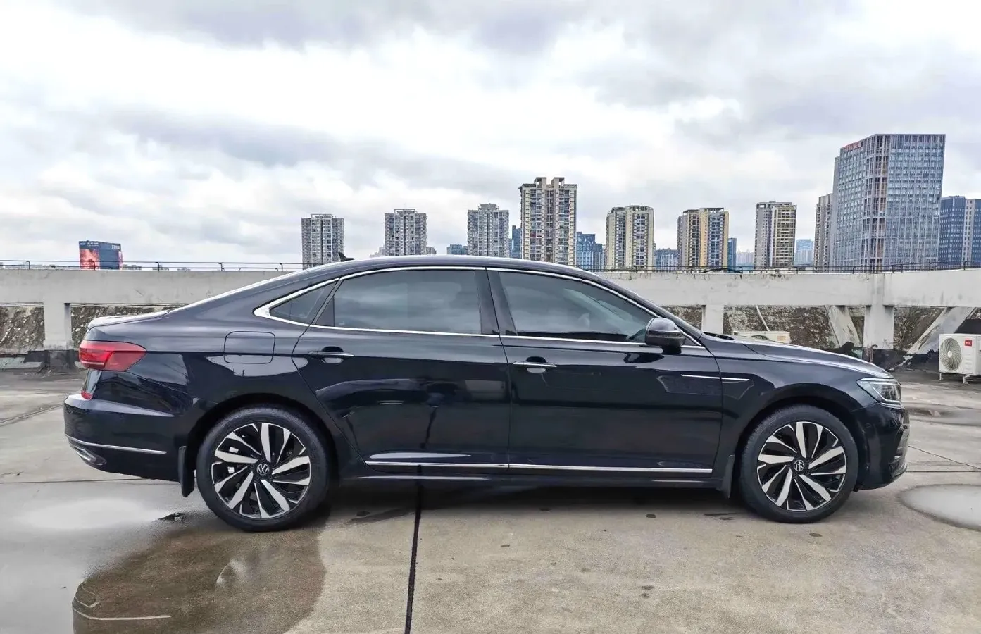 2023 Volkswagen Passat 2.0T 220HP L4 7DCT,autocango,china used car exporter,china ev exporter,chinese used car exporter,chinese used ev exporter