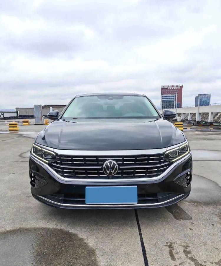 2023 Volkswagen Passat 2.0T 220HP L4 7DCT,autocango,china used car exporter,china ev exporter,chinese used car exporter,chinese used ev exporter