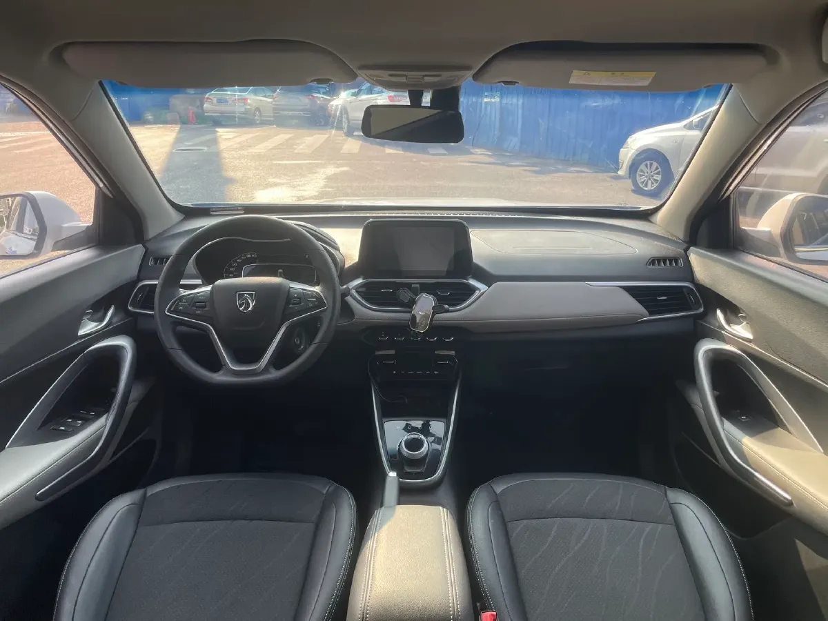2017 BaoJun 310W 1.5L 105HP L4 6MT,autocango,china used car exporter,china ev exporter,chinese used car exporter,chinese used ev exporter