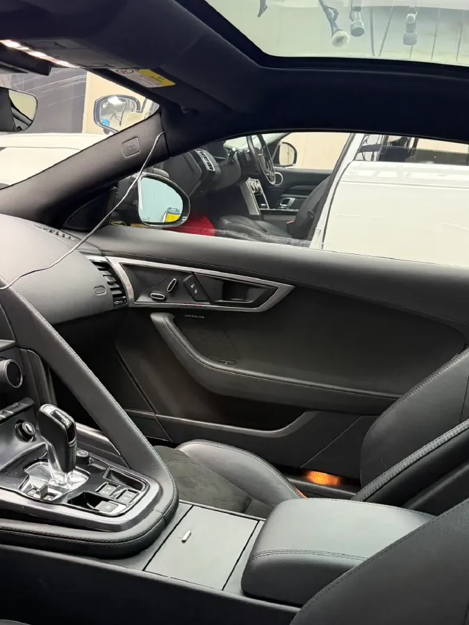 2019 Jaguar F-TYPE 2.0T 300HP L4 8AT,autocango,china used car exporter,china ev exporter,chinese used car exporter,chinese used ev exporter