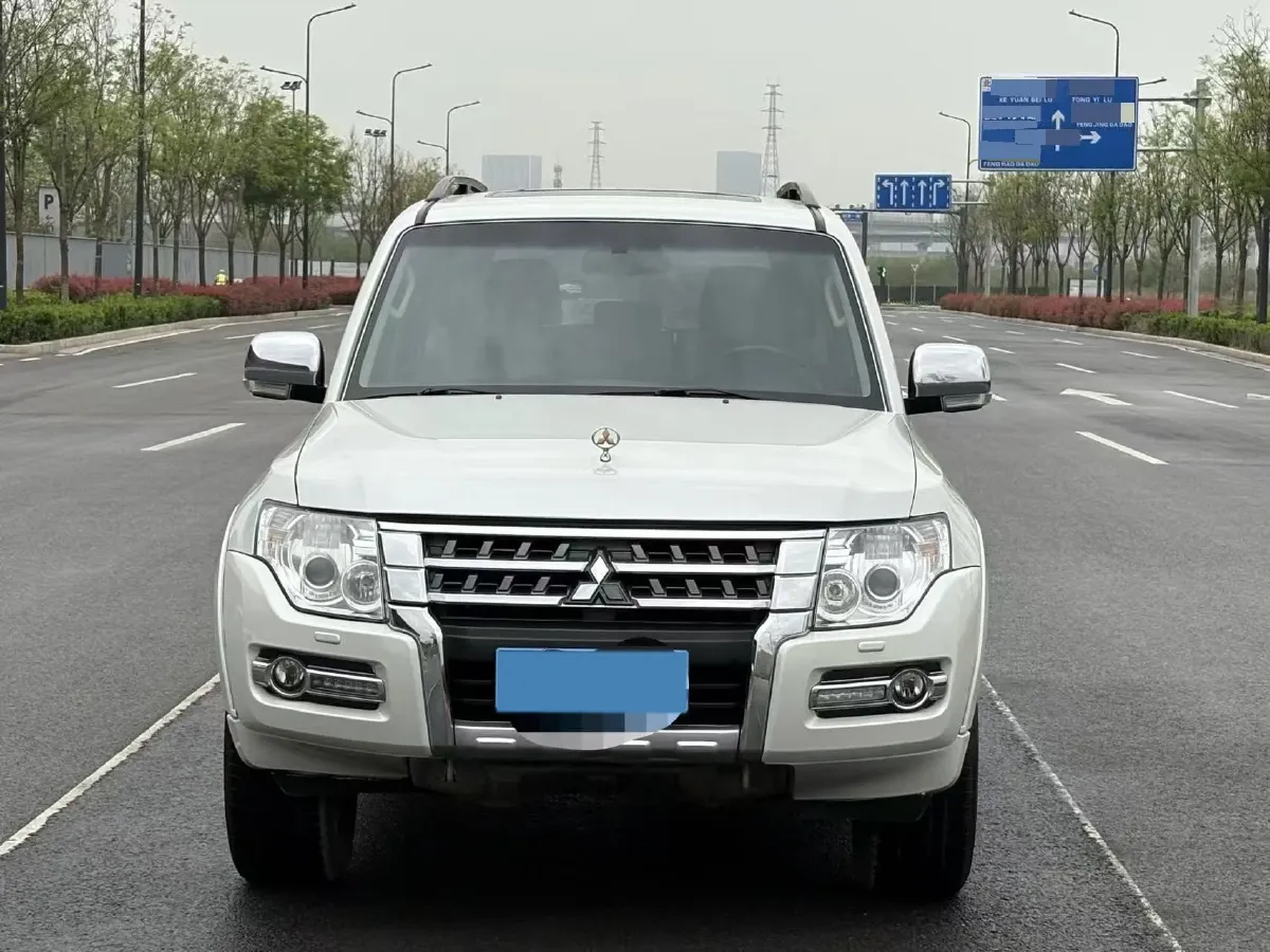 2018 Mitsubishi Pajero 3.0L 174HP V6 5AT,autocango,china used car exporter,china ev exporter,chinese used car exporter,chinese used ev exporter