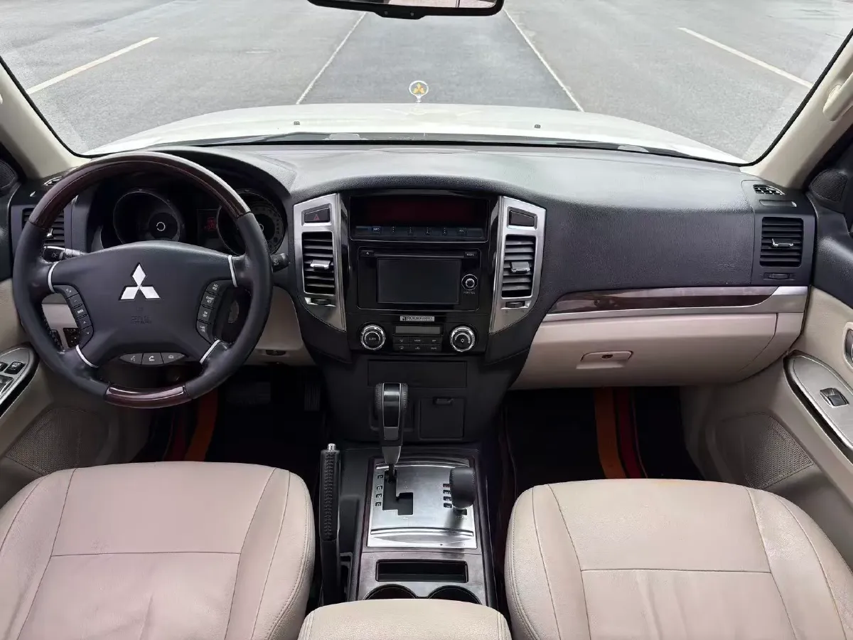 2018 Mitsubishi Pajero 3.0L 174HP V6 5AT,autocango,china used car exporter,china ev exporter,chinese used car exporter,chinese used ev exporter