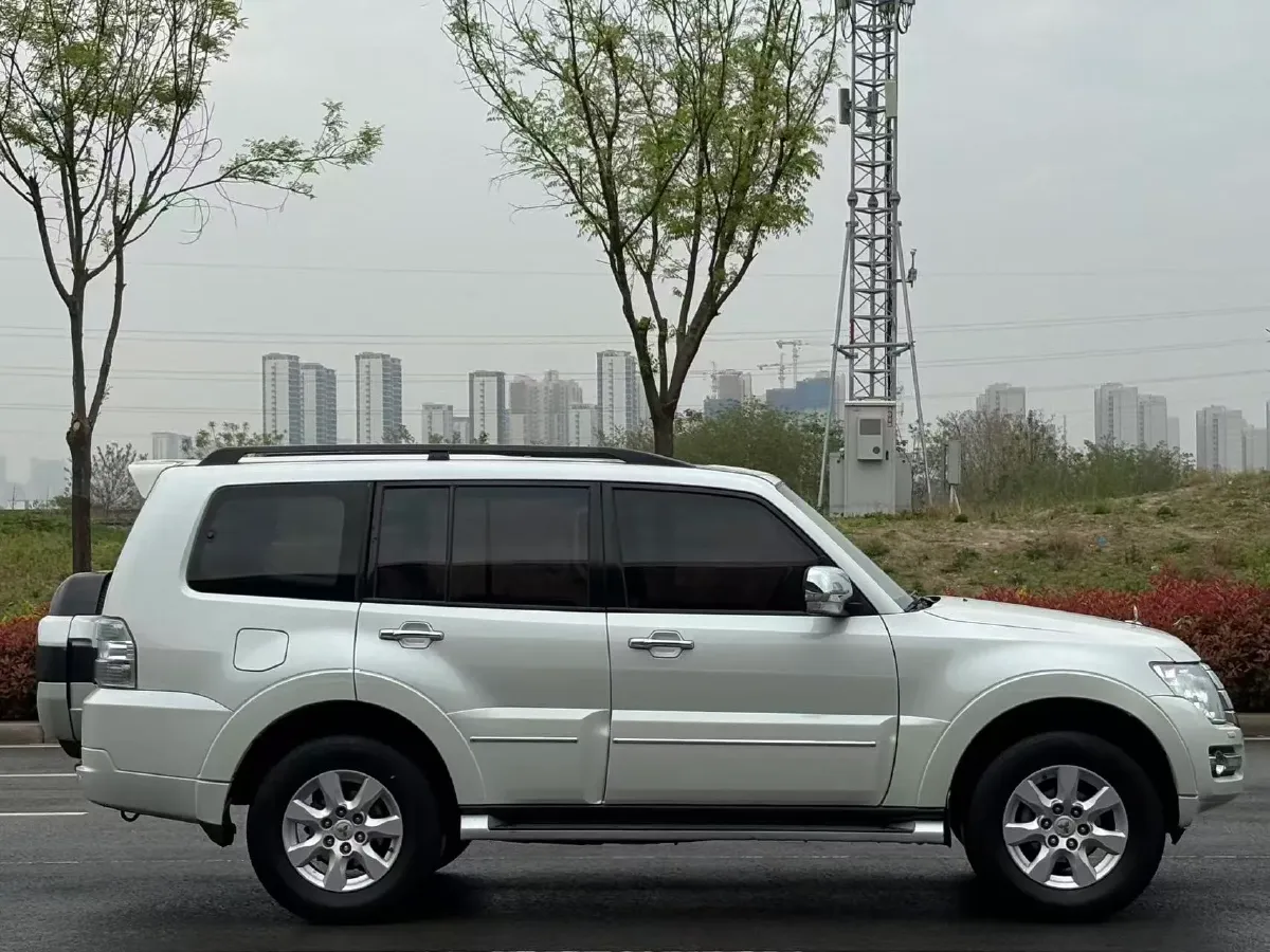 2018 Mitsubishi Pajero 3.0L 174HP V6 5AT,autocango,china used car exporter,china ev exporter,chinese used car exporter,chinese used ev exporter