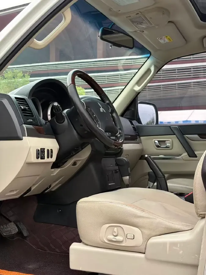 2018 Mitsubishi Pajero 3.0L 174HP V6 5AT,autocango,china used car exporter,china ev exporter,chinese used car exporter,chinese used ev exporter