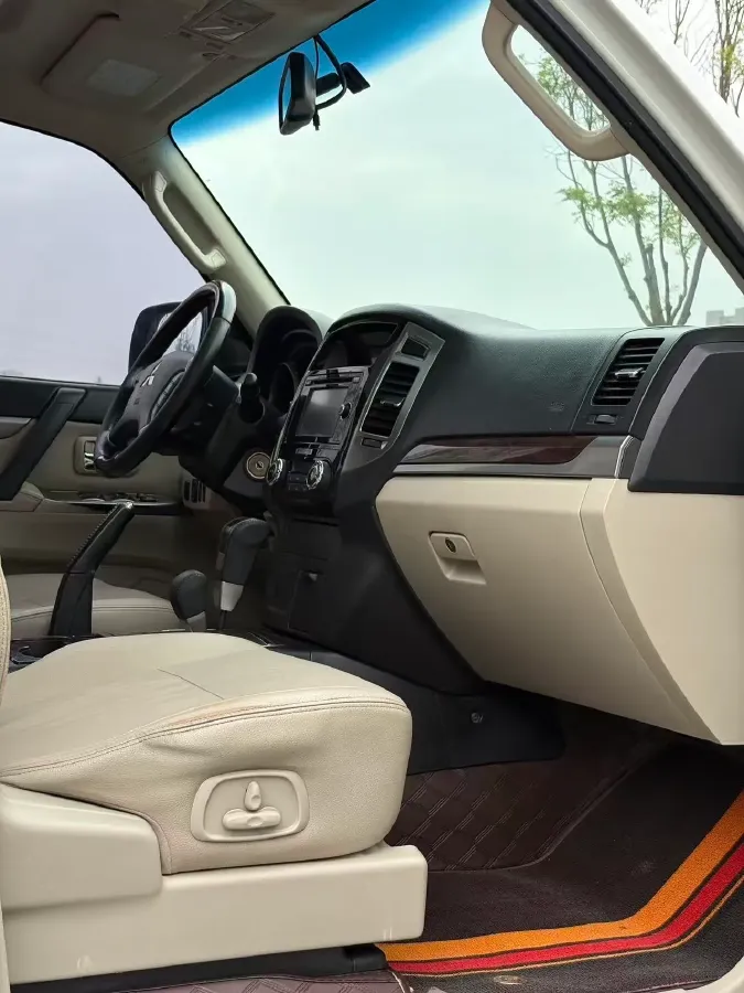 2018 Mitsubishi Pajero 3.0L 174HP V6 5AT,autocango,china used car exporter,china ev exporter,chinese used car exporter,chinese used ev exporter