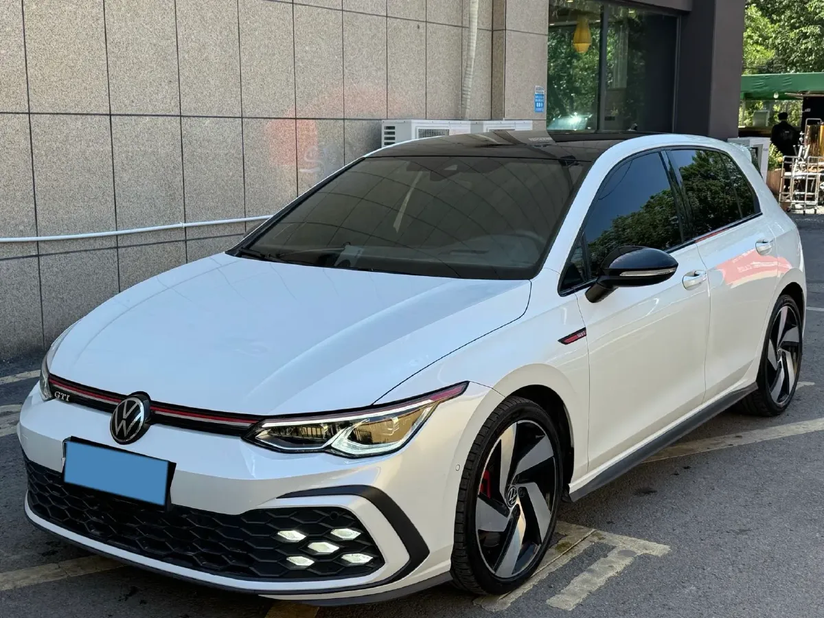 2021 Volkswagen GolfGTI 2.0T 220HP L4 7DCT,autocango,china used car exporter,china ev exporter,chinese used car exporter,chinese used ev exporter