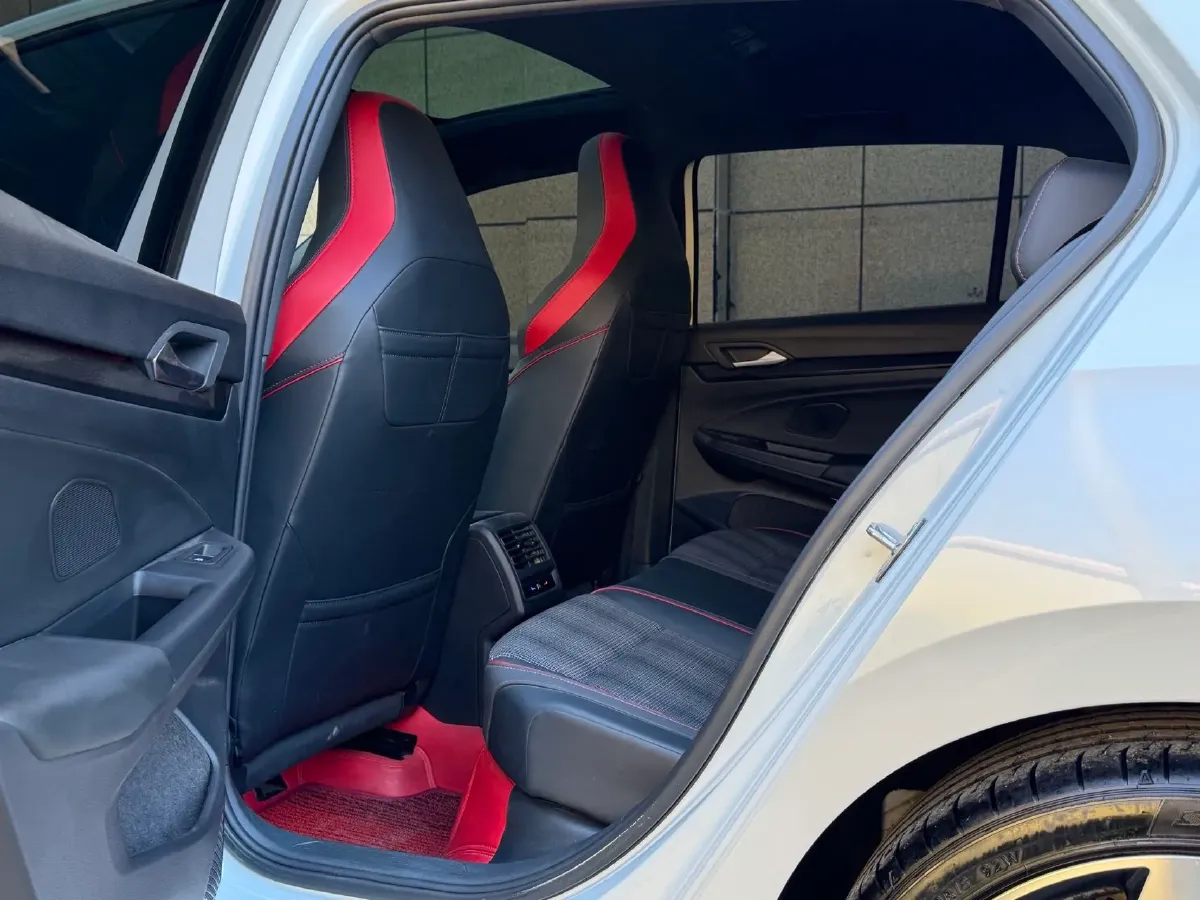 2021 Volkswagen GolfGTI 2.0T 220HP L4 7DCT,autocango,china used car exporter,china ev exporter,chinese used car exporter,chinese used ev exporter