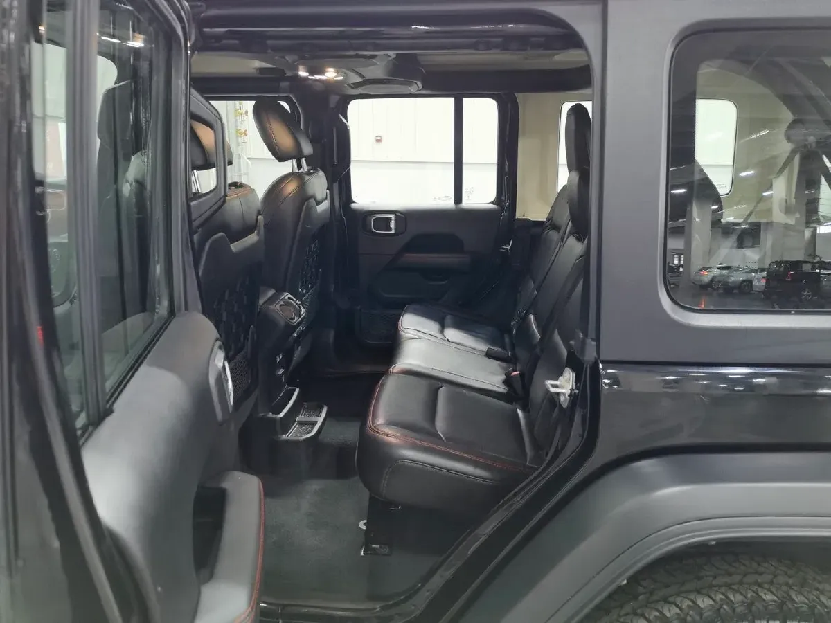 2021 Jeep Wrangler 2.0T 266HP L4 8AT,autocango,china used car exporter,china ev exporter,chinese used car exporter,chinese used ev exporter