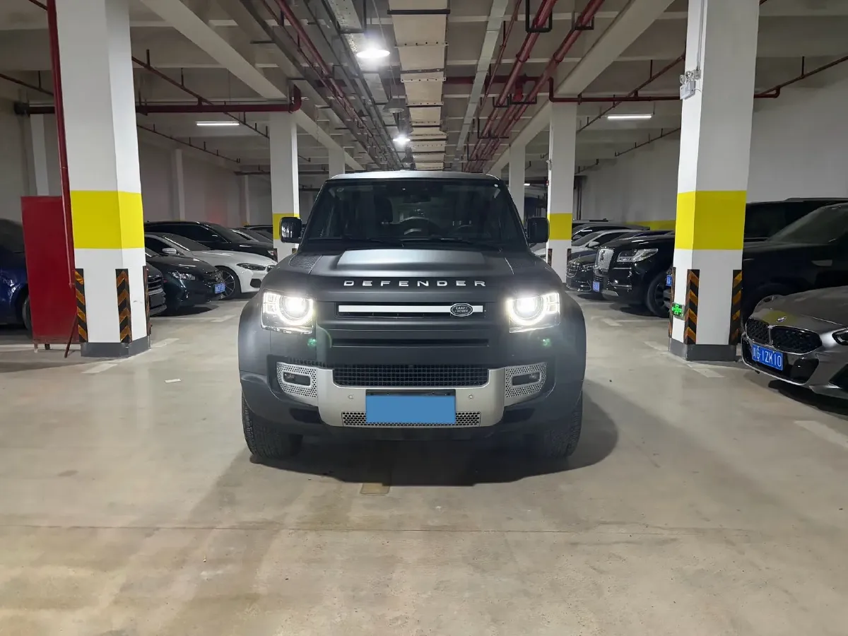 2023 Land Rover Defender 2.0T 300HP L4 8AT,autocango,china used car exporter,china ev exporter,chinese used car exporter,chinese used ev exporter