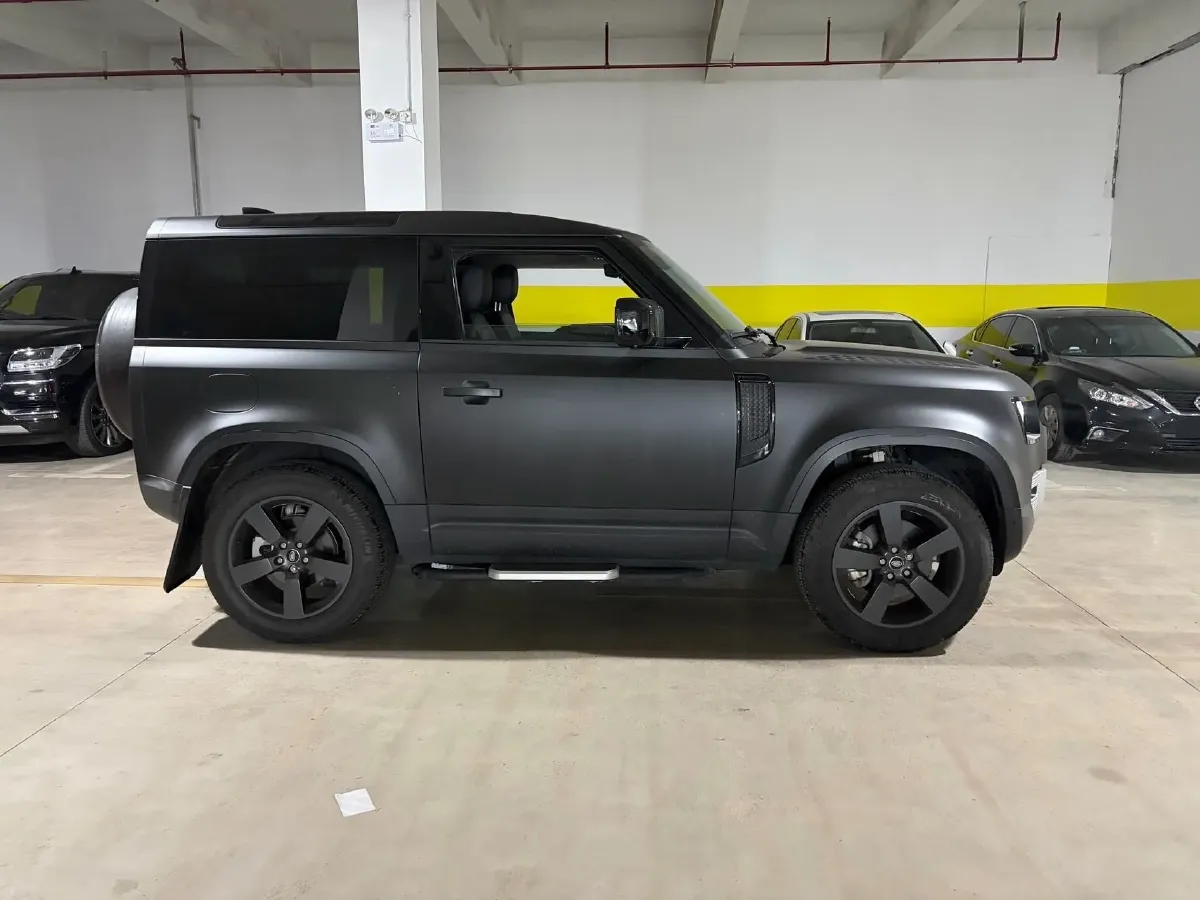 2023 Land Rover Defender 2.0T 300HP L4 8AT,autocango,china used car exporter,china ev exporter,chinese used car exporter,chinese used ev exporter