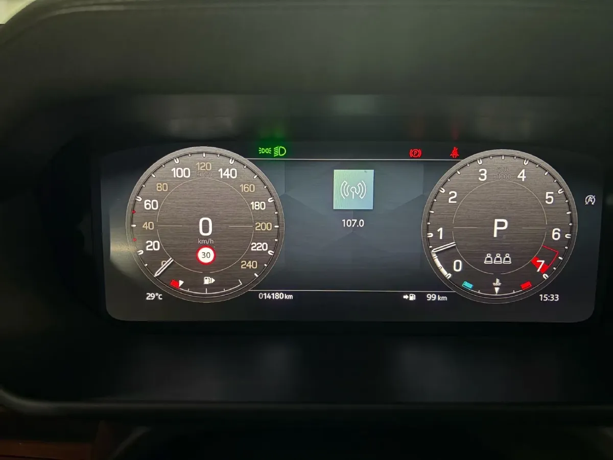 2023 Land Rover Defender 2.0T 300HP L4 8AT,autocango,china used car exporter,china ev exporter,chinese used car exporter,chinese used ev exporter