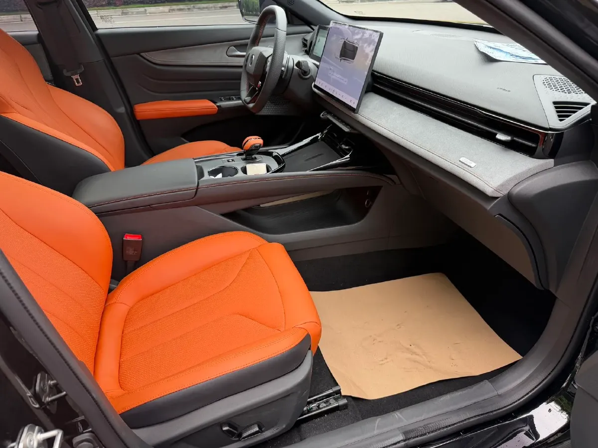 2025 ChangAn UNI-V 2.0T 245HP L4 8AT,autocango,china used car exporter,china ev exporter,chinese used car exporter,chinese used ev exporter
